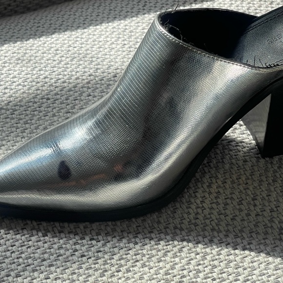 Urban Outfitter Silver Mules - Size 9 - Picture 5 of 9